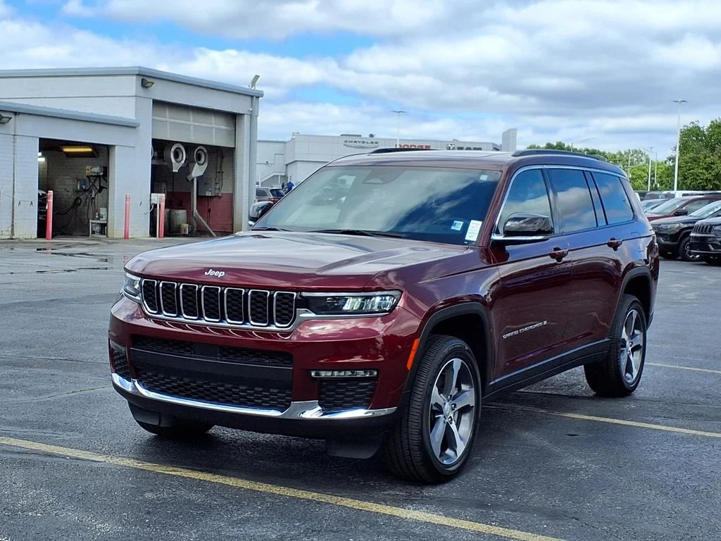 Used 2025 Jeep Grand Cherokee L Limited with VIN 1C4RJKBGXS8664580 for sale in Kansas City