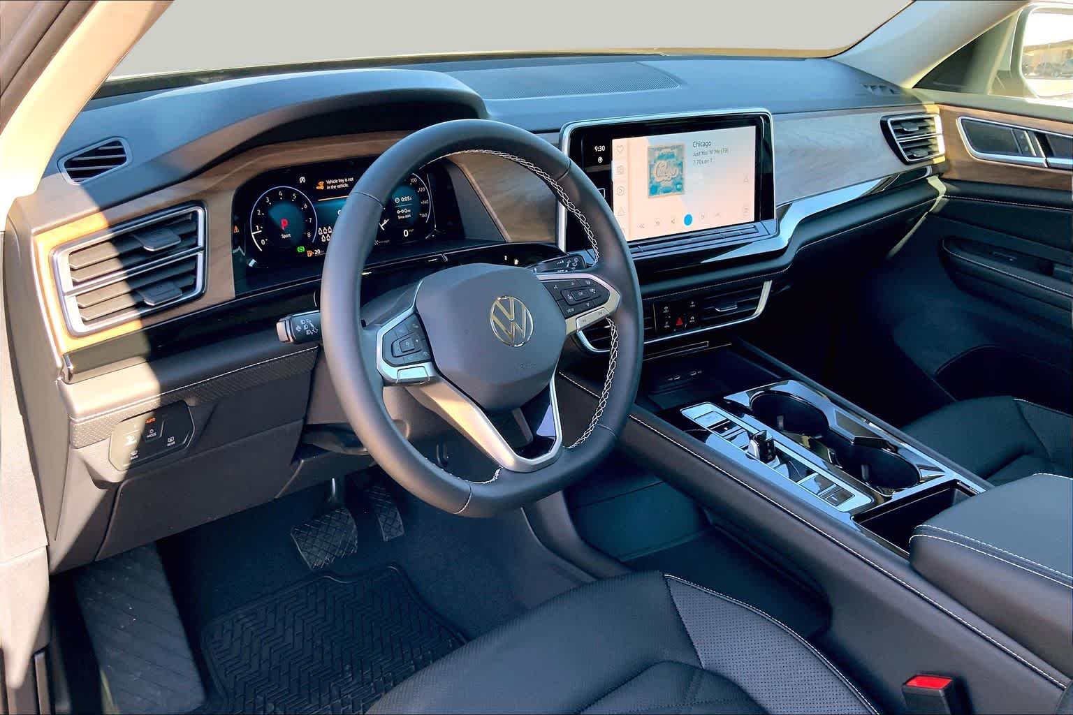 New 2026 Silver Mist Metallic Volkswagen 2.0T SE w/Technology image 8