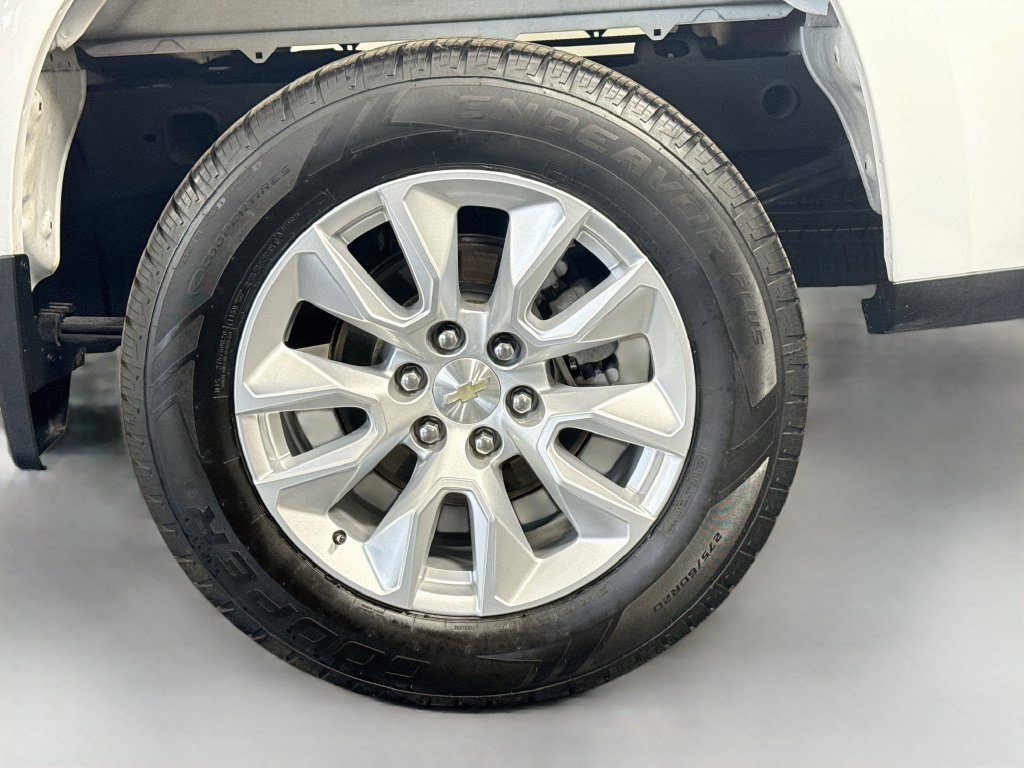 Used 2022 Summit White Chevrolet Custom image 31