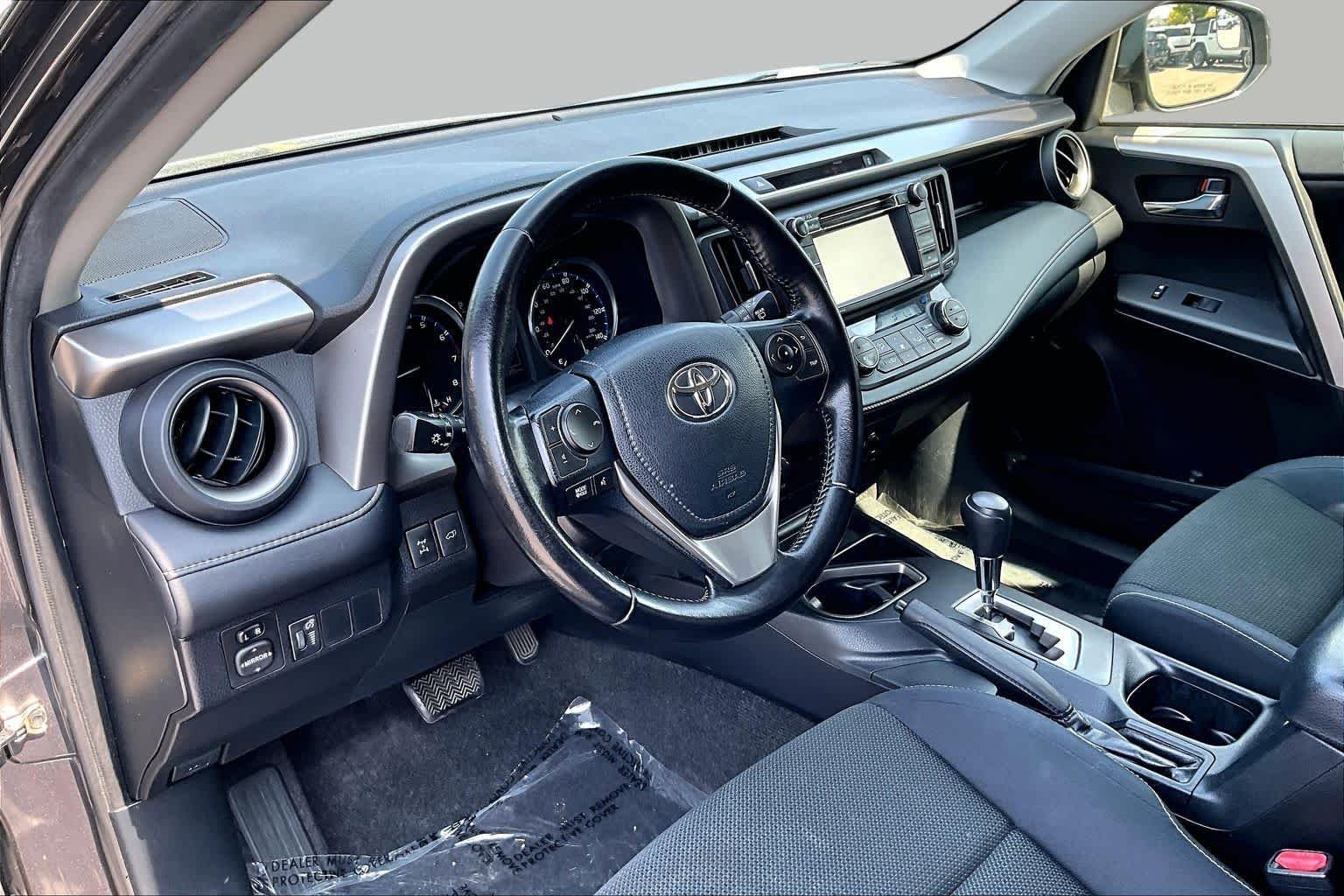 Used 2016 Magnetic Gray Metallic Toyota XLE image 18