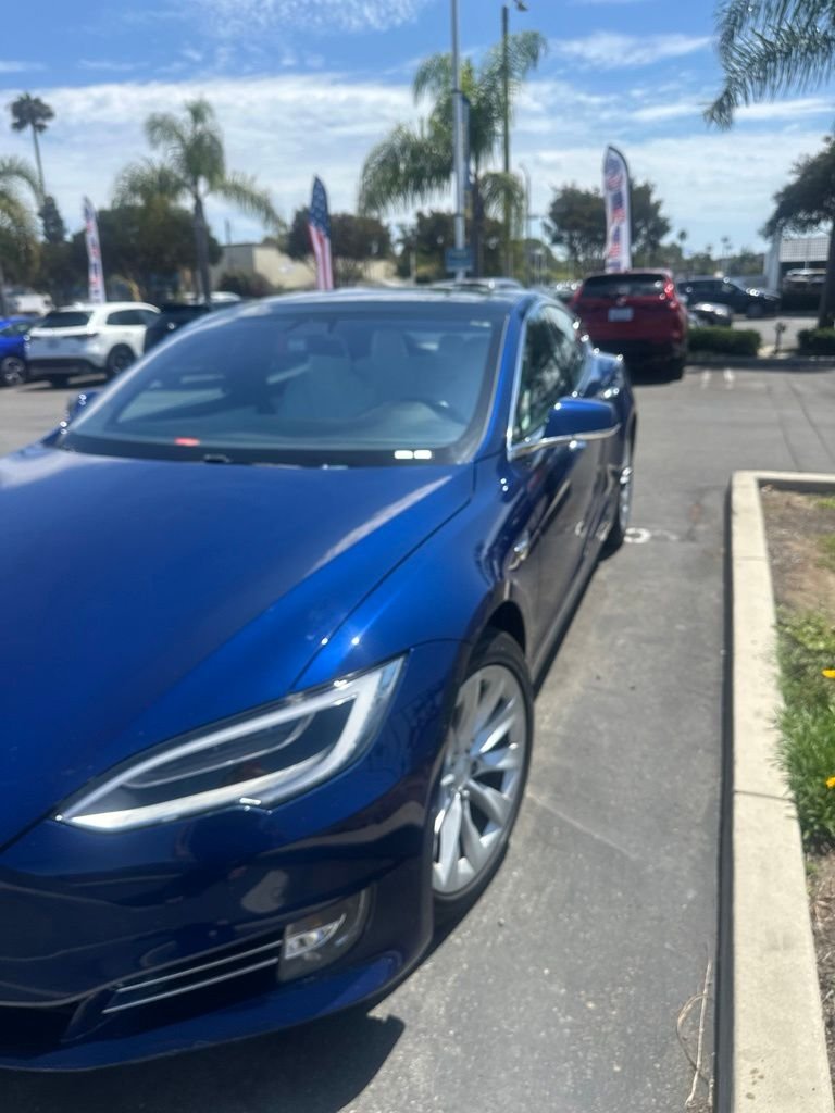 Used 2018  Tesla  image 3