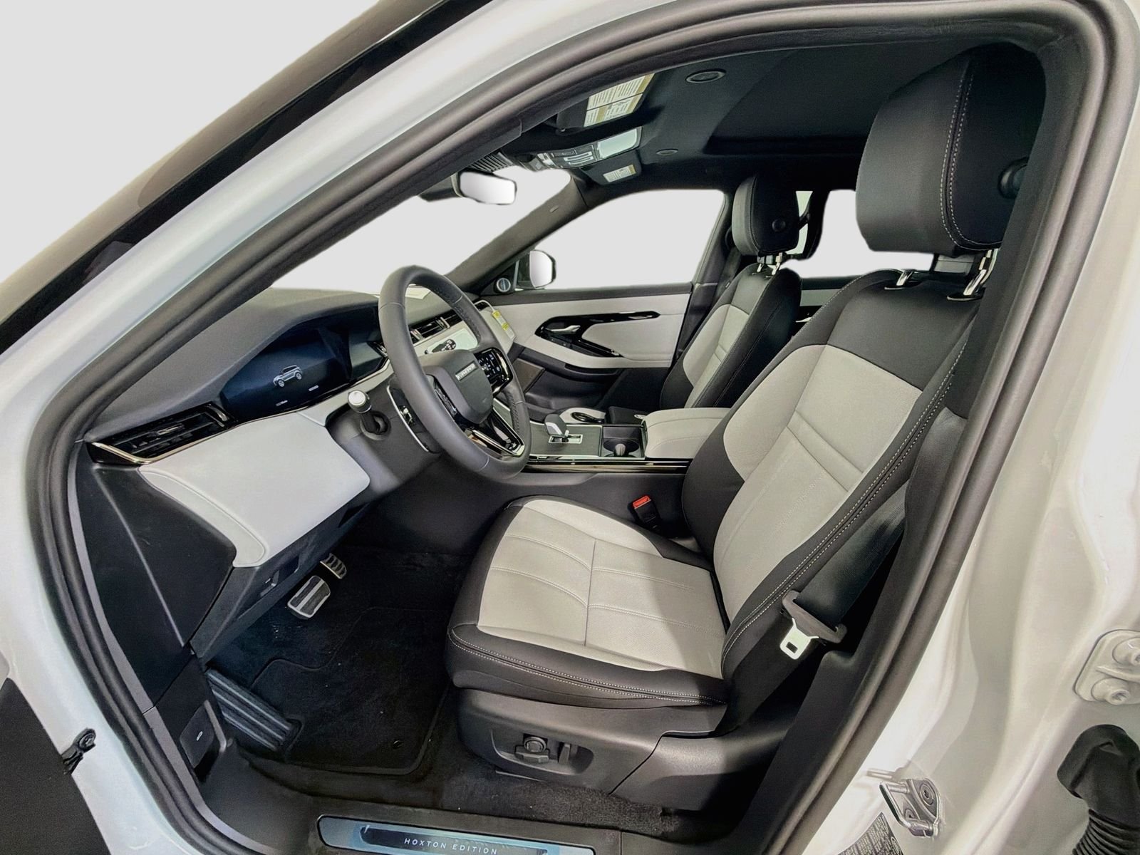 New 2026 Fuji White Land Rover Hoxton Edition image 23