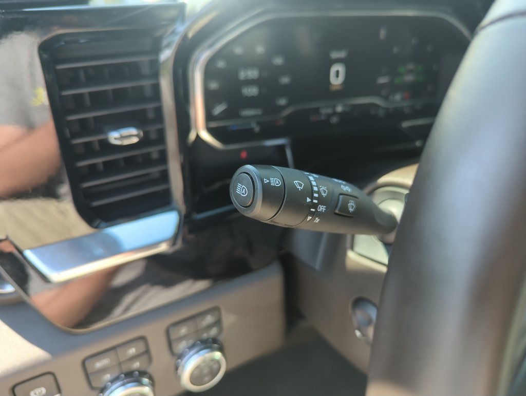 Used 2025 White GMC SLT image 20