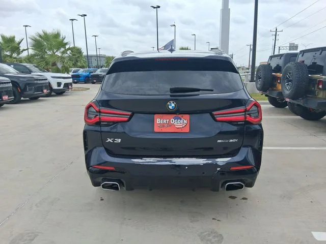 Used 2022 Black BMW sDrive30i image 7