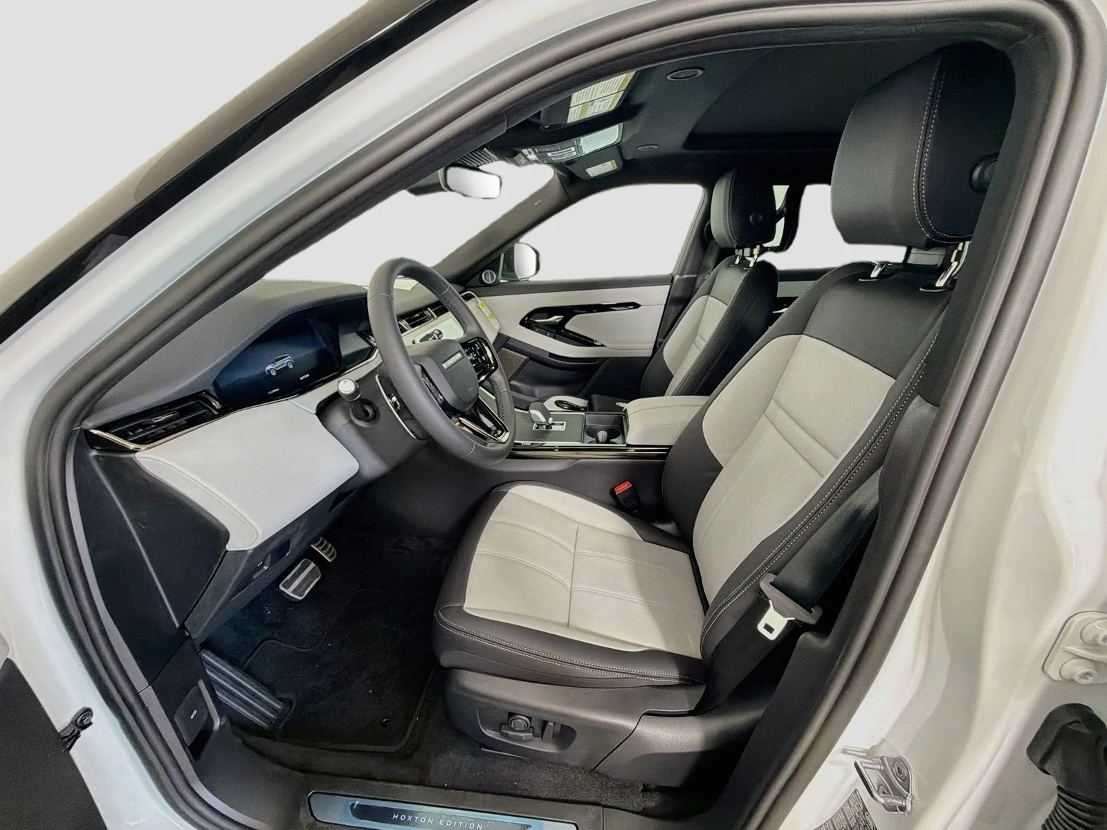 New 2026 Fuji White Land Rover Hoxton Edition image 23