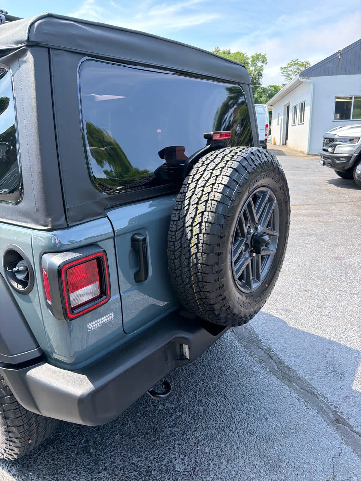 New 2026 Anvil Clear-Coat Exterior Paint Jeep Sport S image 15