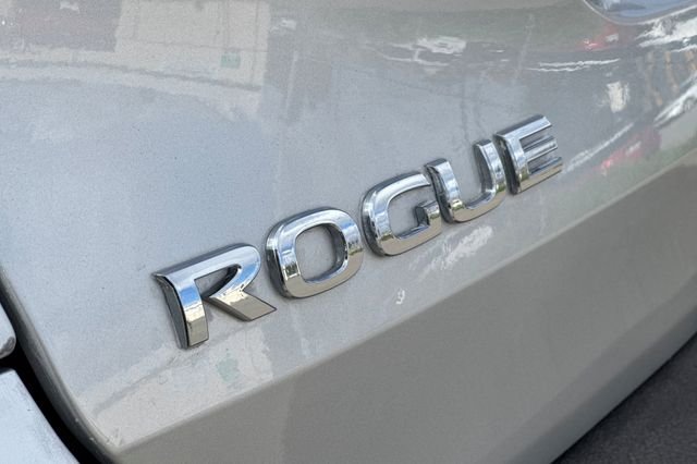 Used 2020 Brilliant Silver Metallic Nissan SL image 34