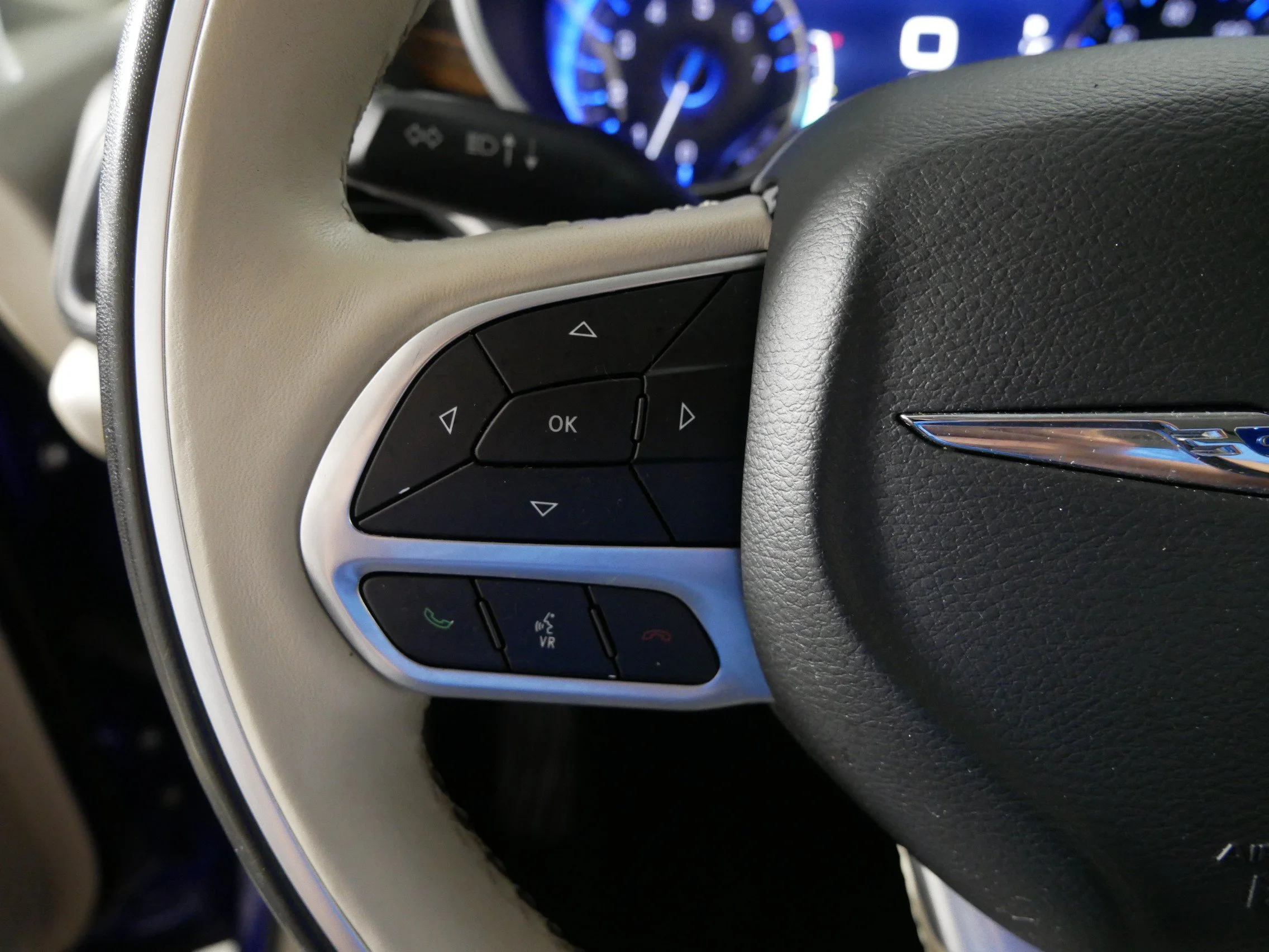 Used 2021 Fathom Blue Pearlcoat Chrysler Limited image 27