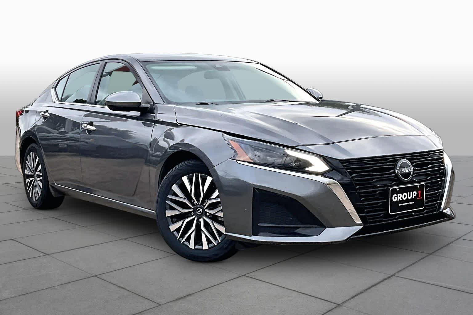 Used 2024 Gun Metallic Nissan 2.5 SV image 3