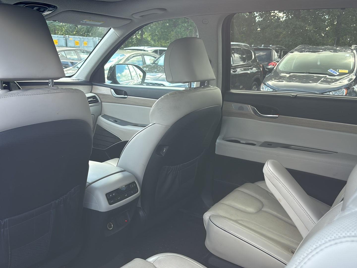 Used 2022 Abyss Black Pearl Hyundai Limited image 16