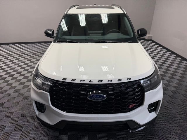 New 2026 Star White Metallic Tri-Coat Ford ST image 5