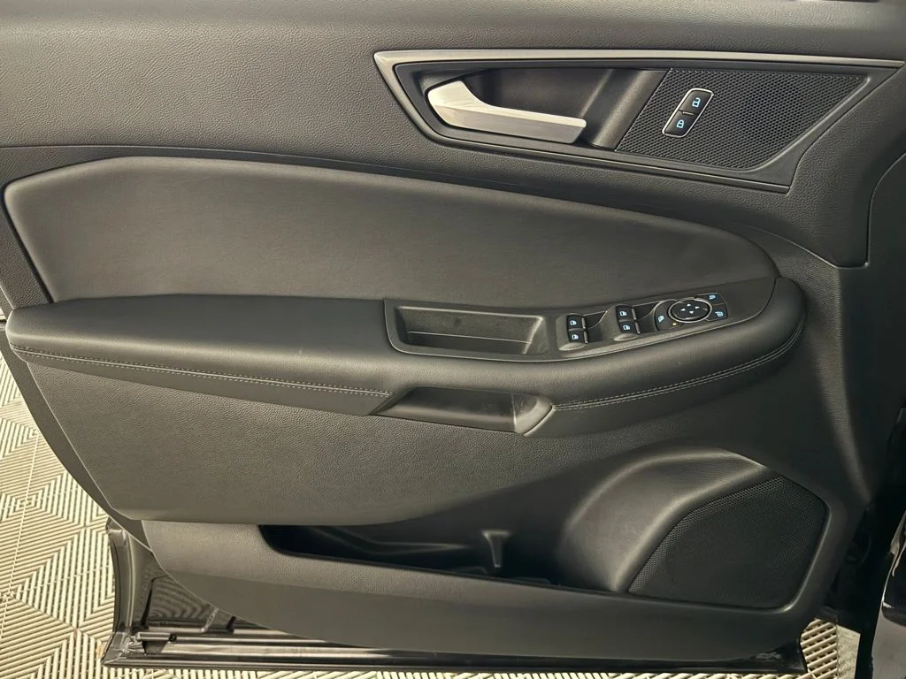 New 2024 Black Ford SE image 23