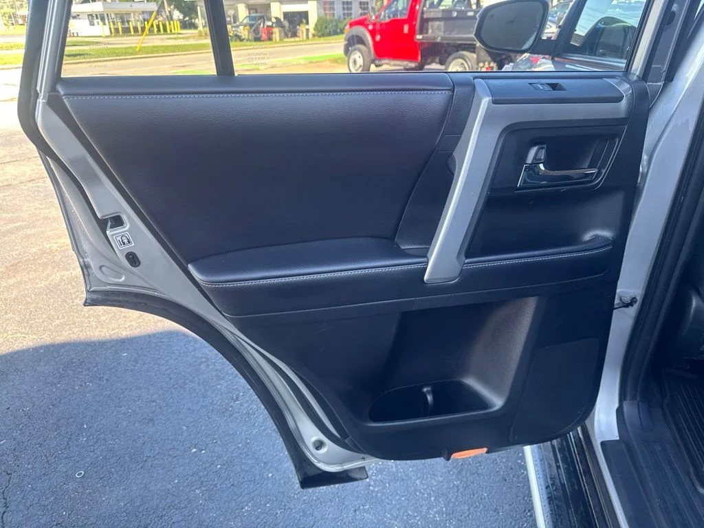 Certified Used 2018 Classic Silver Metallic Toyota SR5 image 27