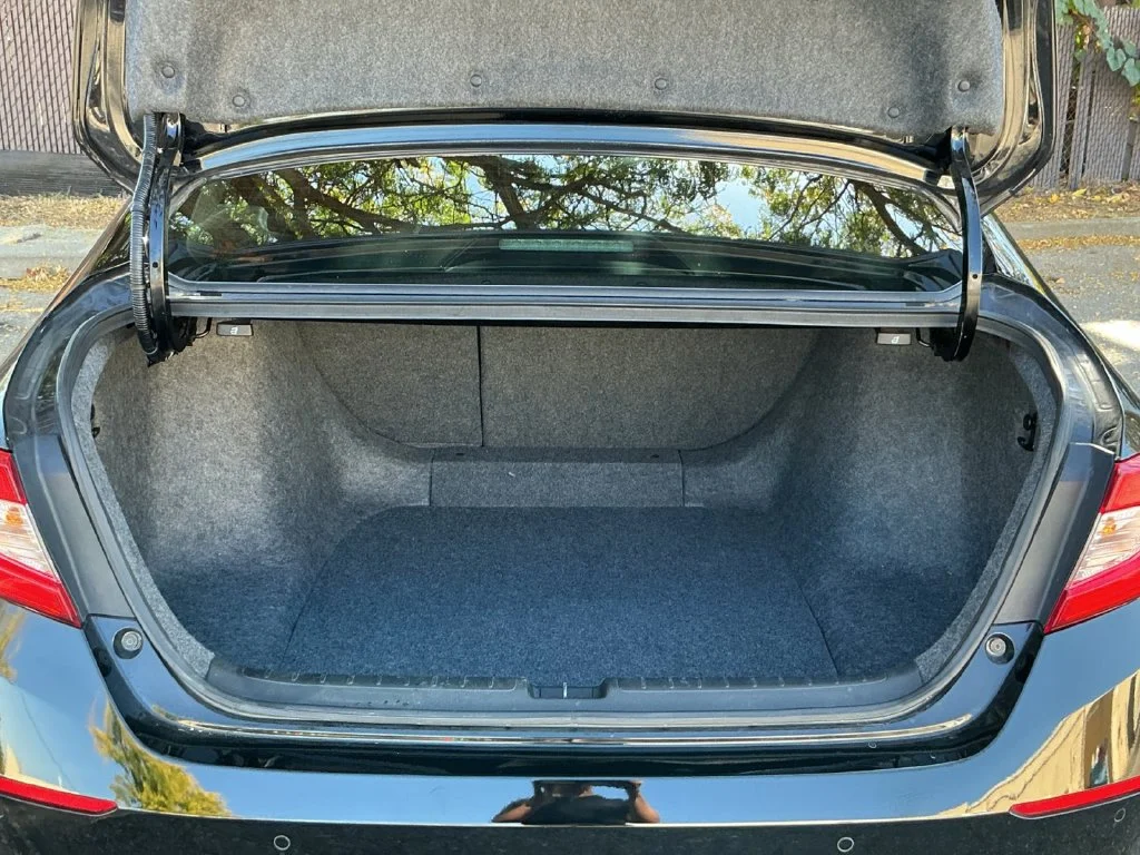 Used 2018 Black Honda Touring image 29