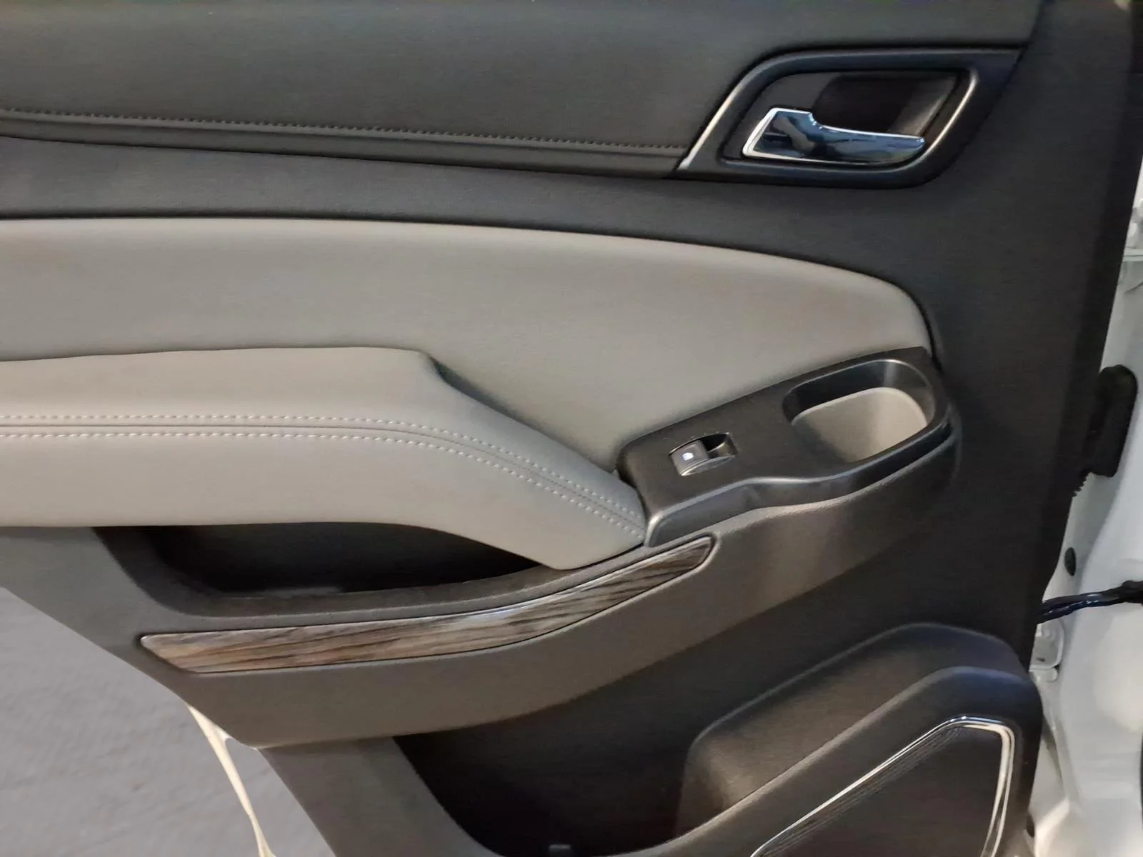Used 2020 SUMMIT WHITE Chevrolet LT image 9