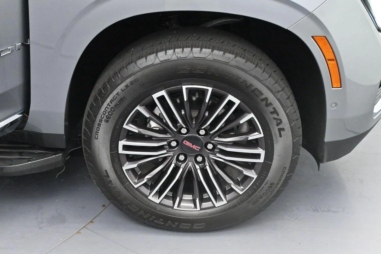 Used 2025 Sterling Metallic GMC Elevation image 33