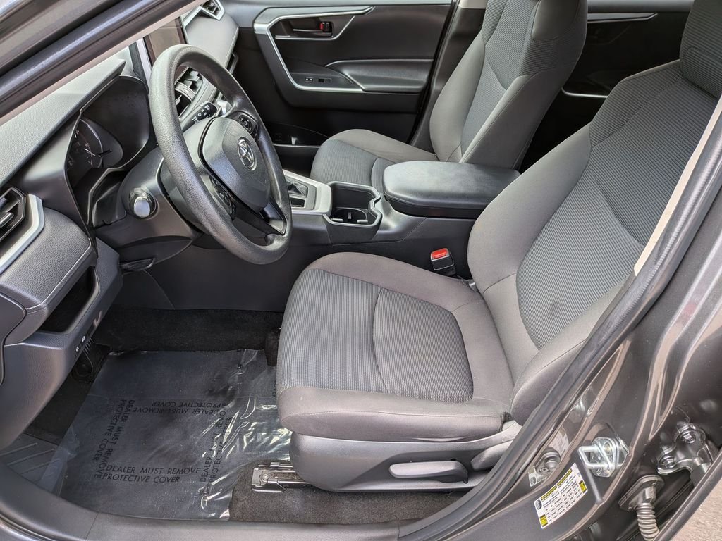 2023 Toyota RAV4 LE - Photo 15