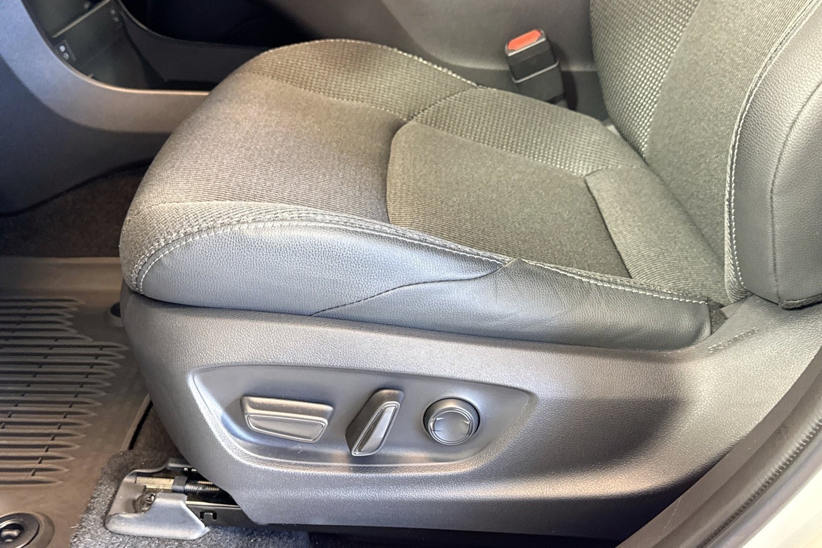 Used 2025 White Toyota Limited image 18