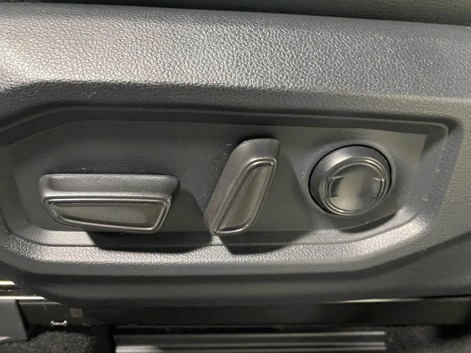 Used 2024 Wind Chill Pearl Toyota Limited image 25