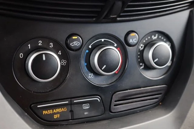 Used 2015  Ford S image 28