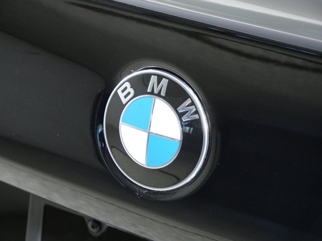 New 2027 Black Sapphire Metallic BMW 530i xDrive image 11