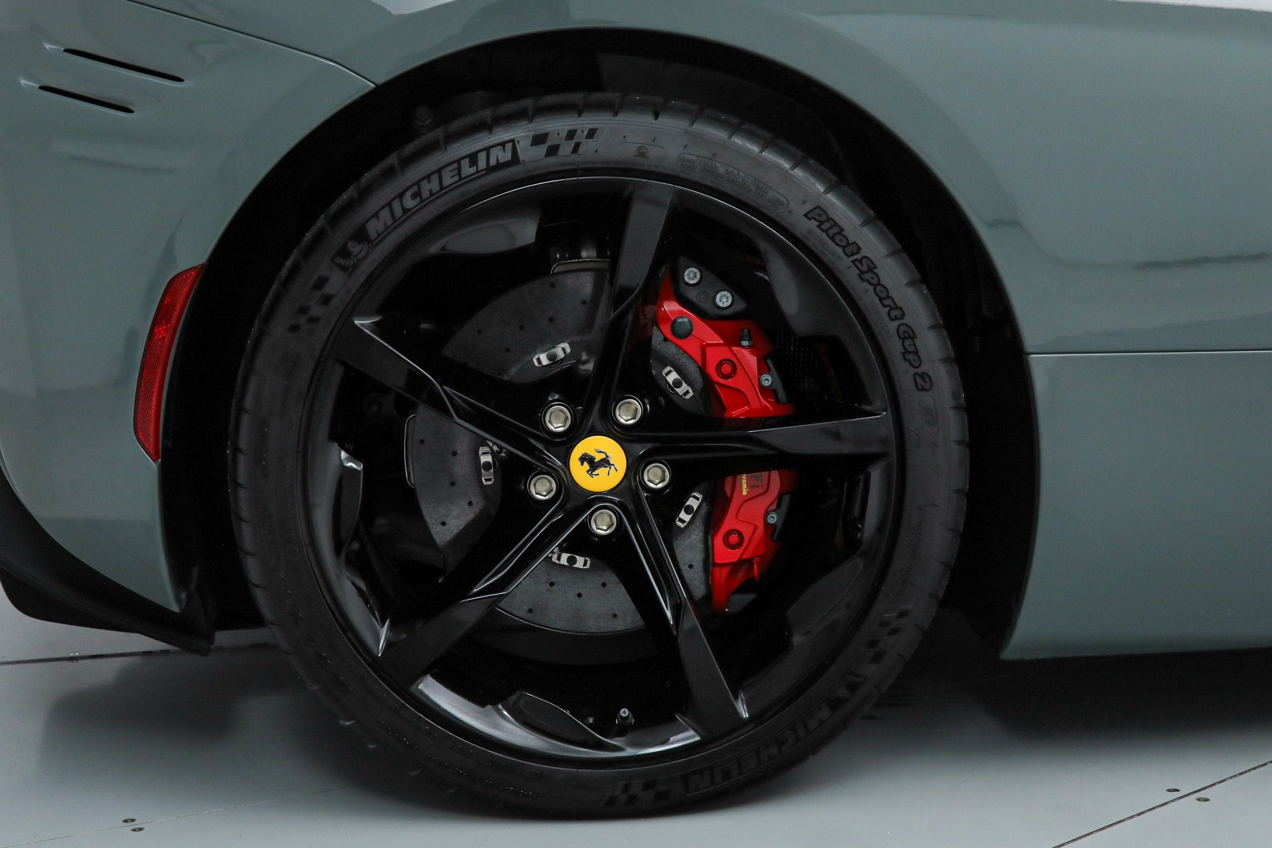 Certified Used 2025 Grigio Medio Ferrari  image 52
