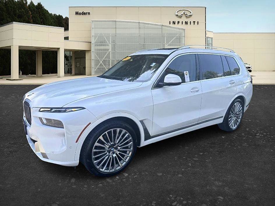 2023 BMW X7 xDrive40i's photo