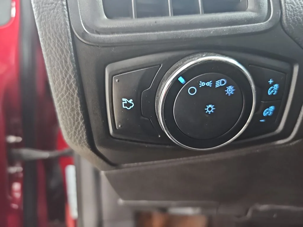 Used 2014 Red Ford SE image 29