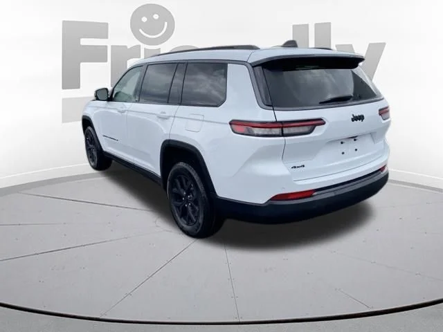 New 2026 Bright White Clear-Coat Exterior Paint Jeep Altitude image 3
