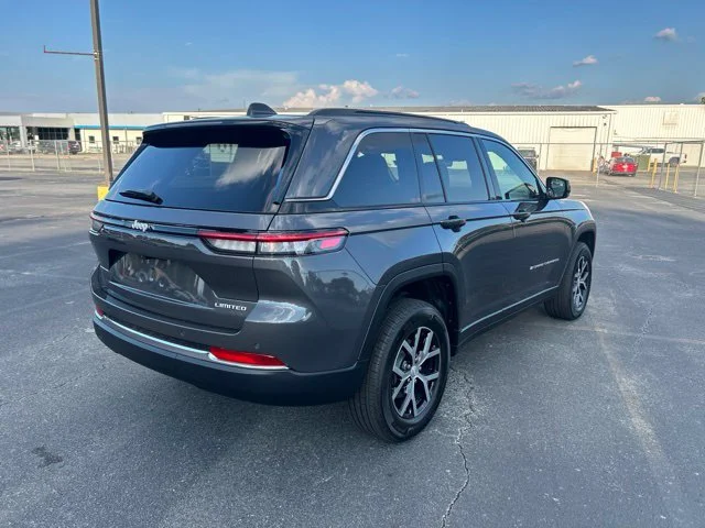 Used 2025 Gray Jeep Limited image 4