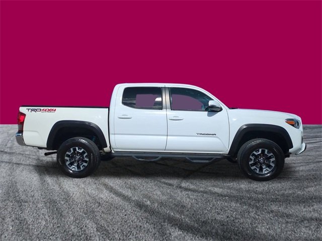 2017 Toyota Tacoma TRD photo 3