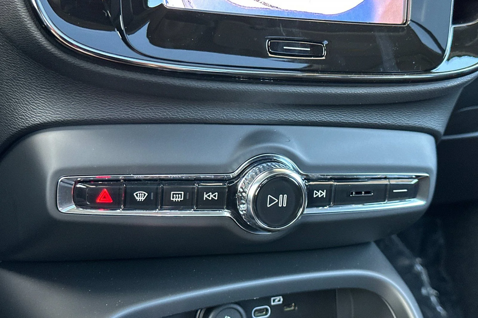 New 2026 Vapour Grey Volvo Plus image 20