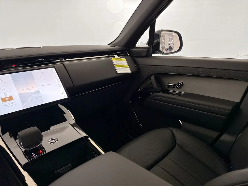 New 2026 Santorini Black Land Rover SE image 24
