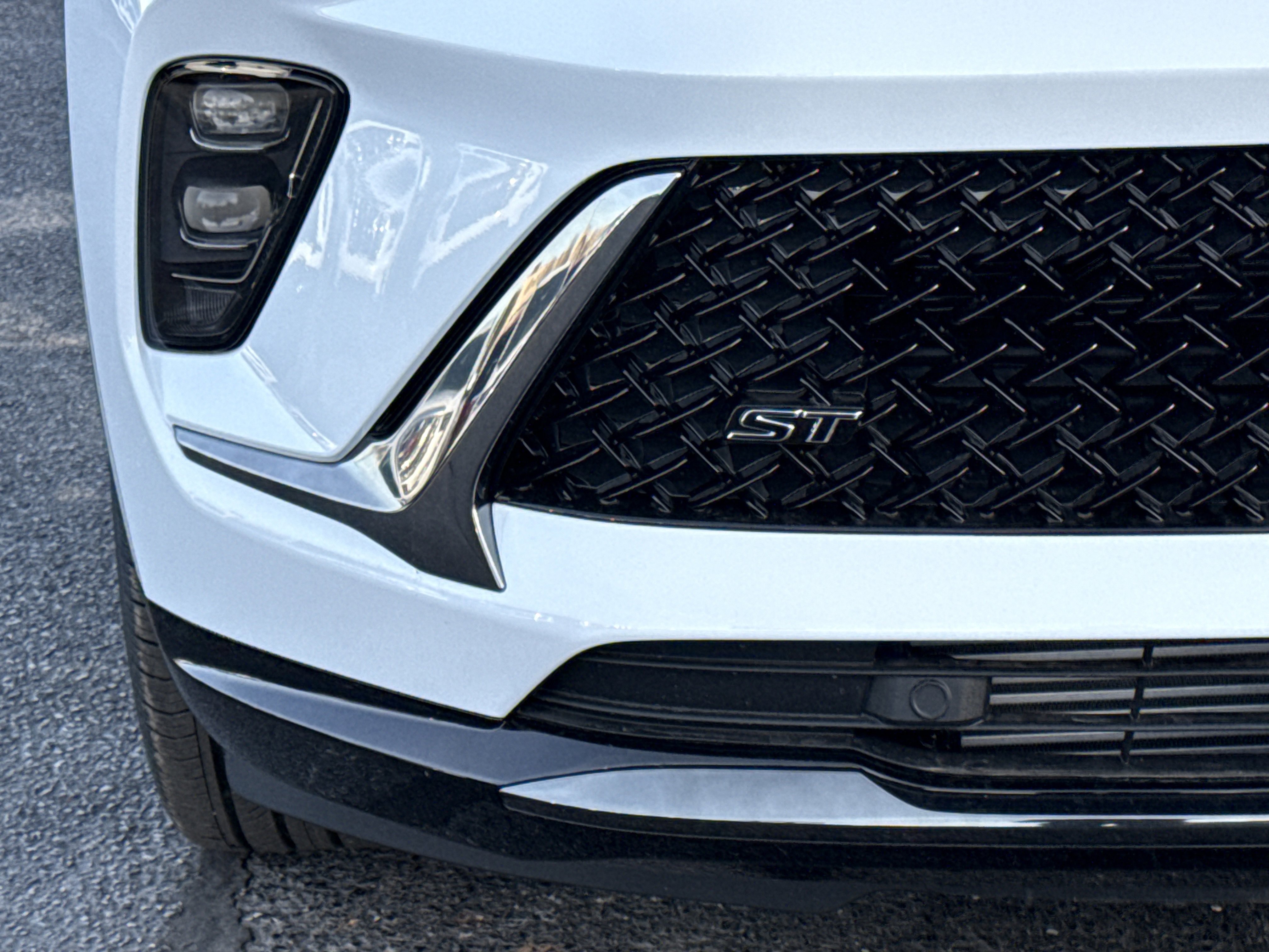 New 2026 Iridescent White Tricoat Buick Sport Touring image 13