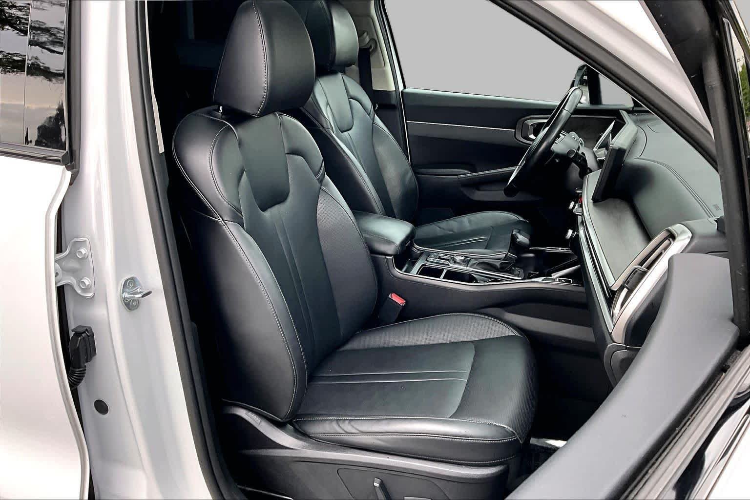 Used 2024 Glacial White Pearl Kia X-Line EX image 14