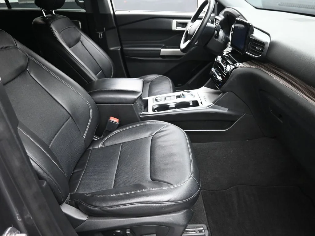 Used 2023 Gray Ford Limited image 9