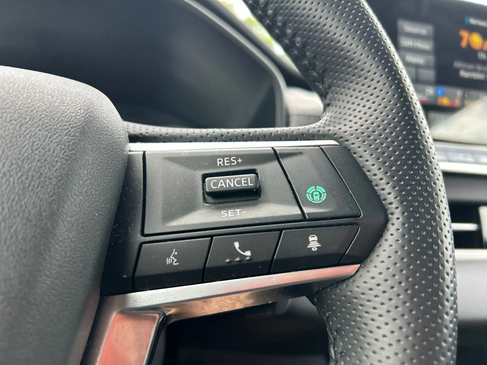Used 2024 Cosmic Blue Metallic Mitsubishi SE image 15