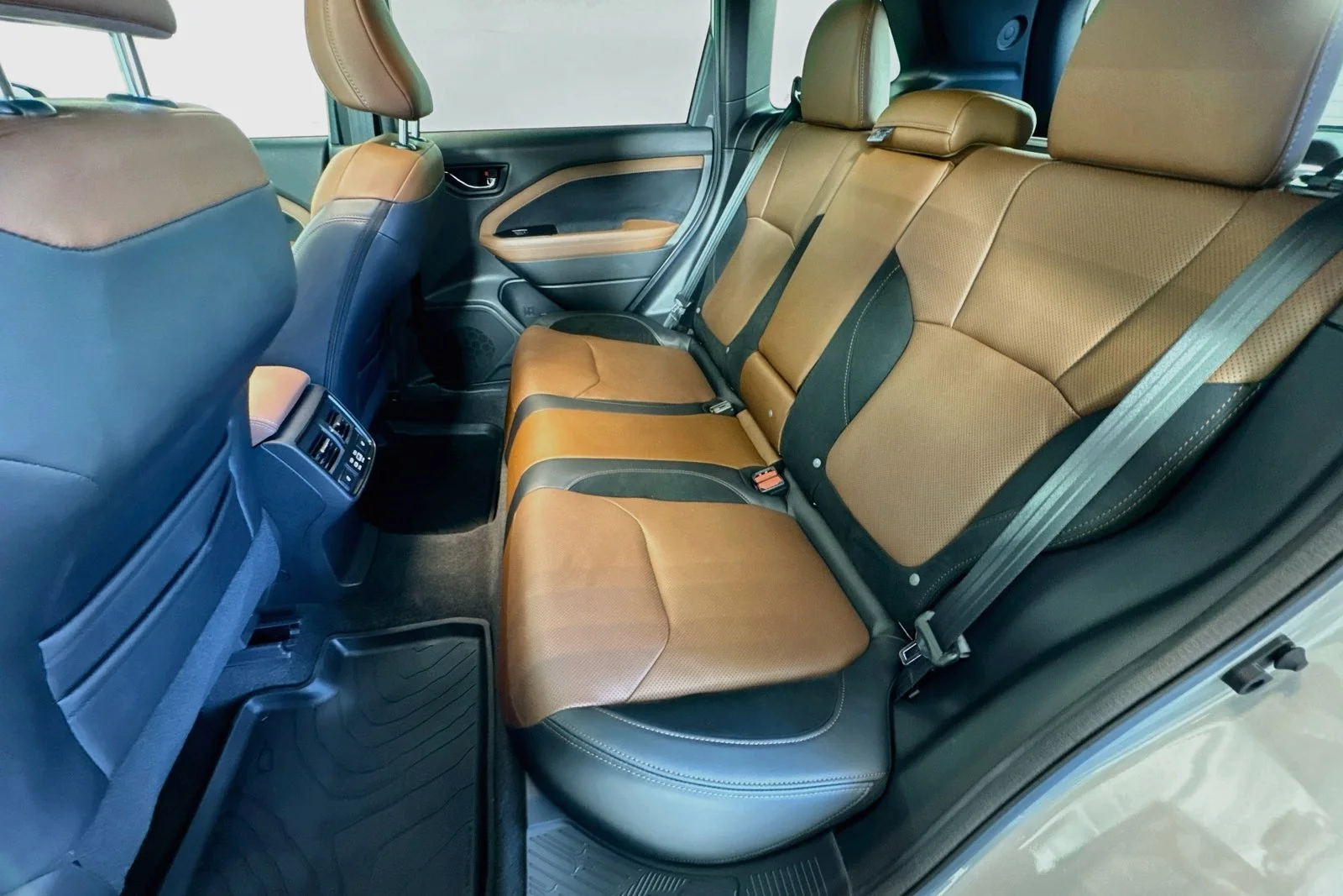 Used 2026 River Rock Pearl Subaru Touring image 23