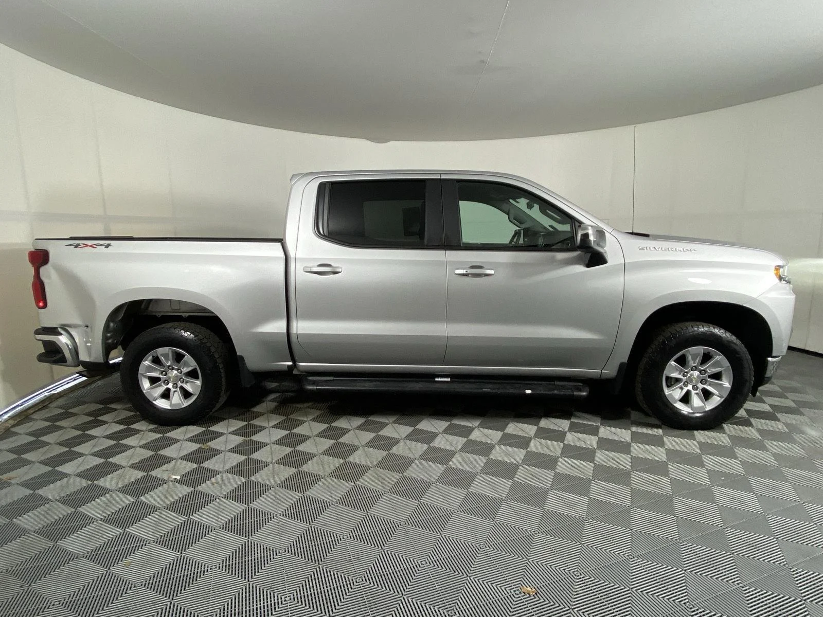 Used 2021 Silver Ice Metallic Chevrolet LT image 4