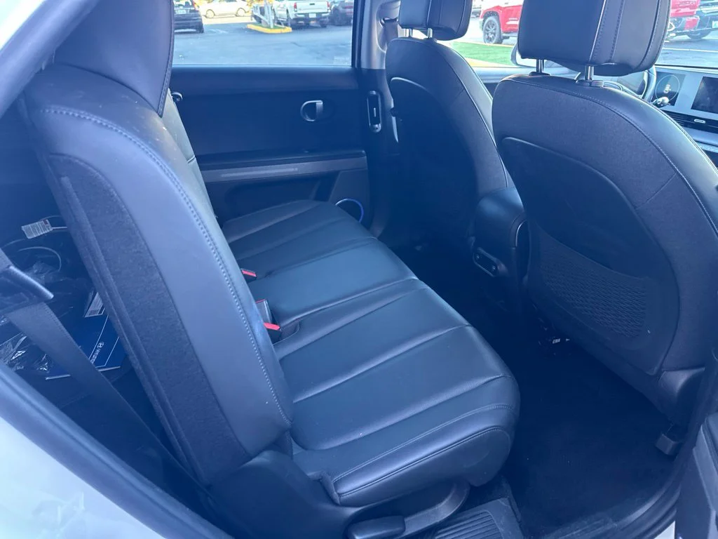 Used 2023 White Hyundai SEL image 7