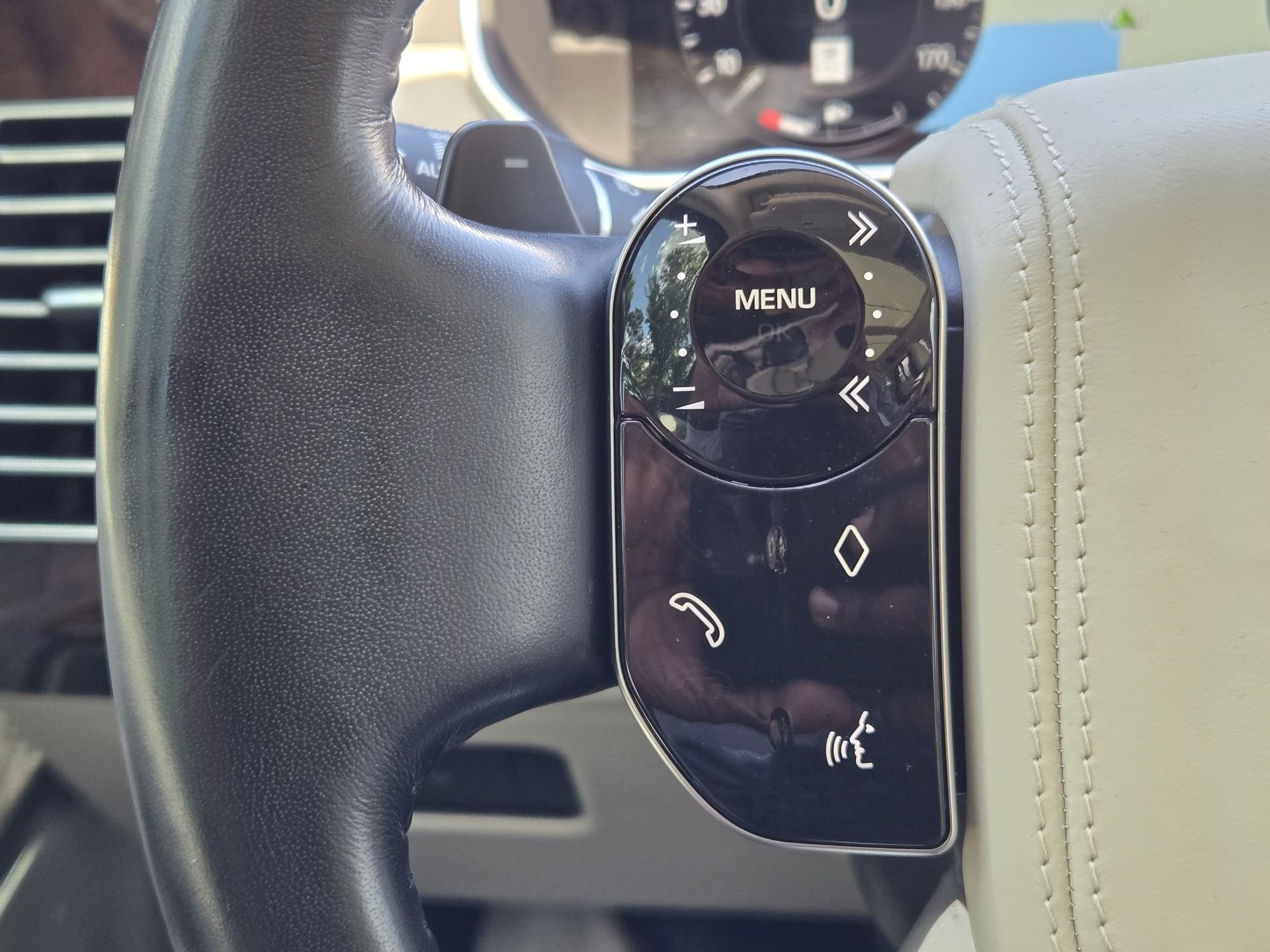 Used 2018 Fuji White Land Rover 5.0L V8 Supercharged image 25