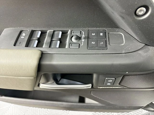 New 2025 White Land Rover S image 19
