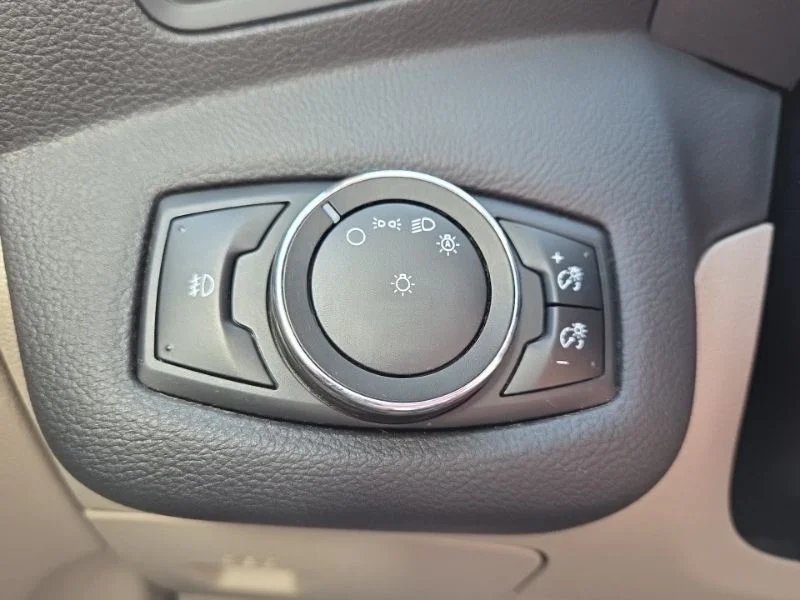 Used 2014 Red Ford SE image 26