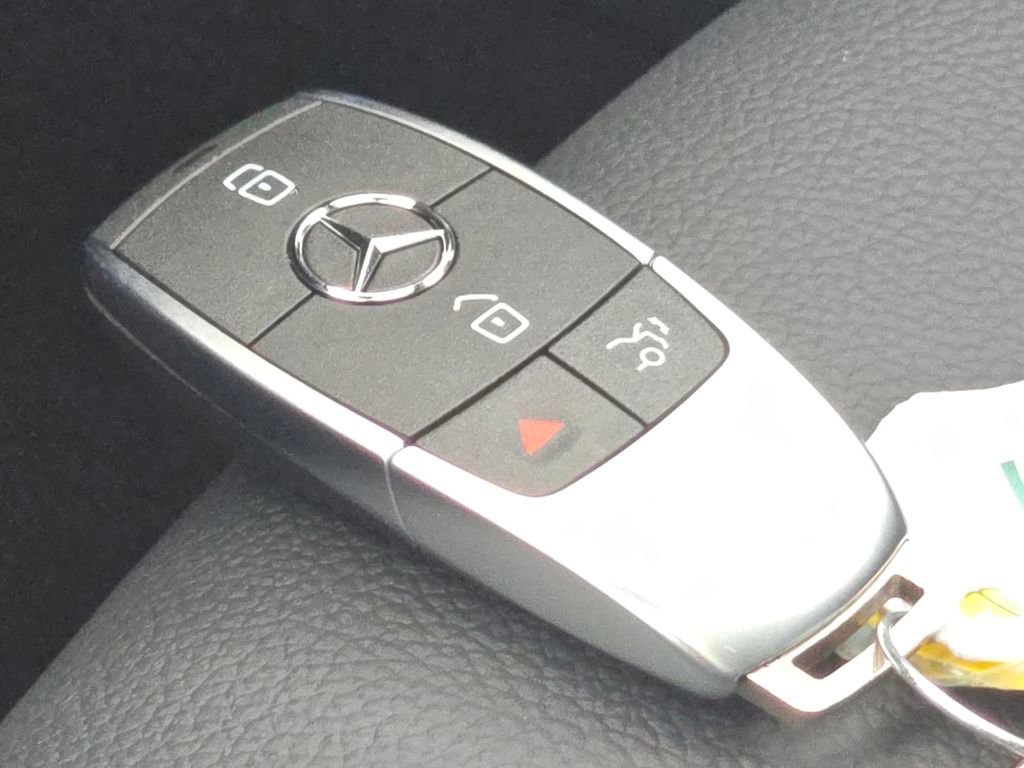 New 2026 Polar White Mercedes-Benz GLA 250 image 76