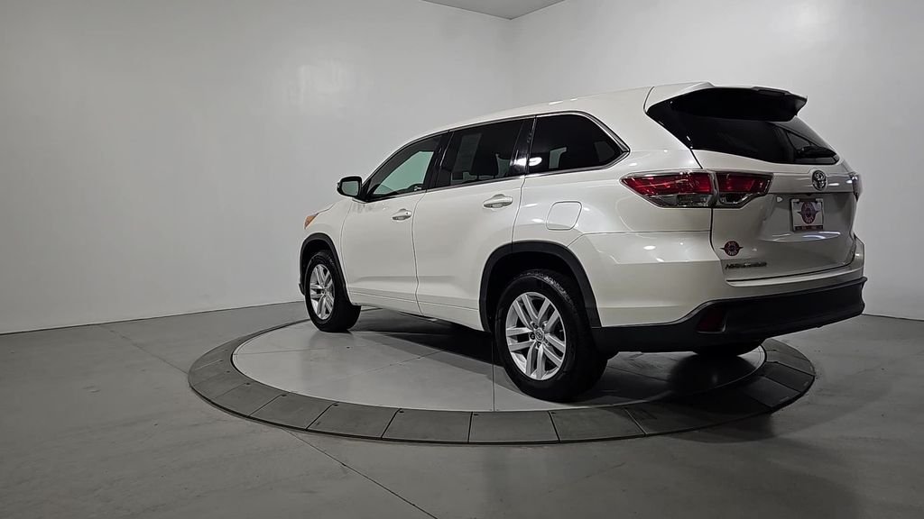 Used 2014 White Toyota LE image 3