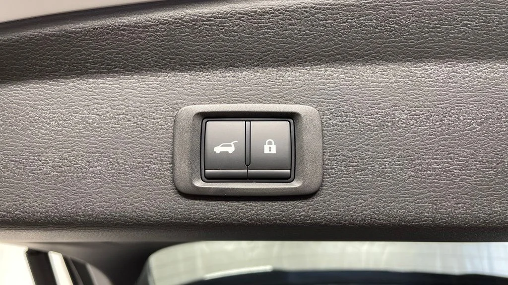 New 2026 White Diamond/Black Roof Mitsubishi TRAIL EDITION S-AWC image 38