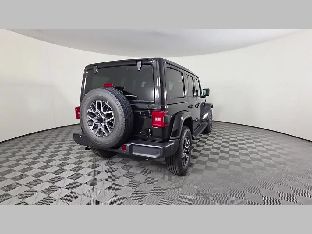 New 2026 Black Clear-Coat Exterior Paint Jeep Sahara image 27