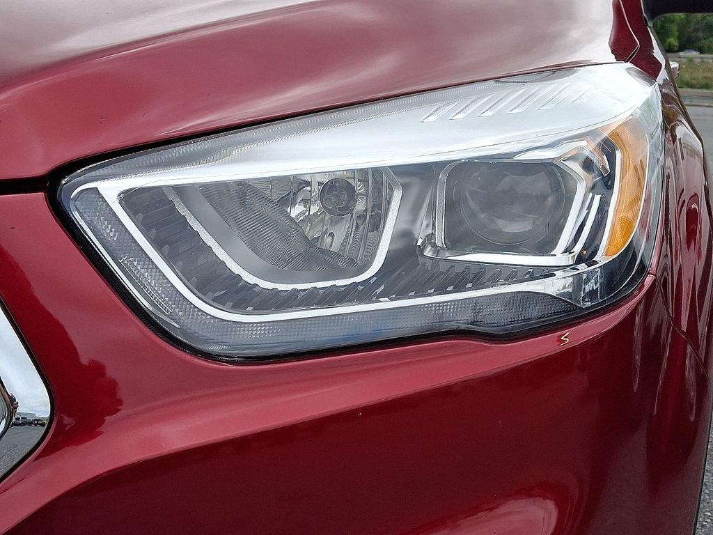 Used 2017 Red Ford SE image 9