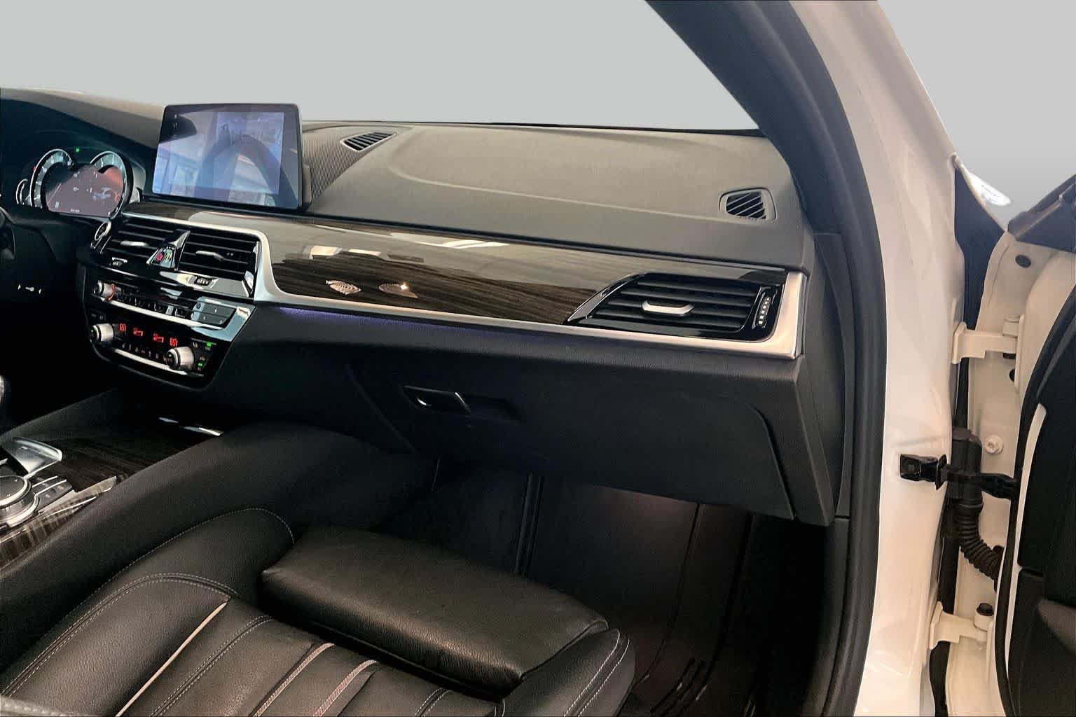 Used 2019 Alpine White BMW 540i image 16