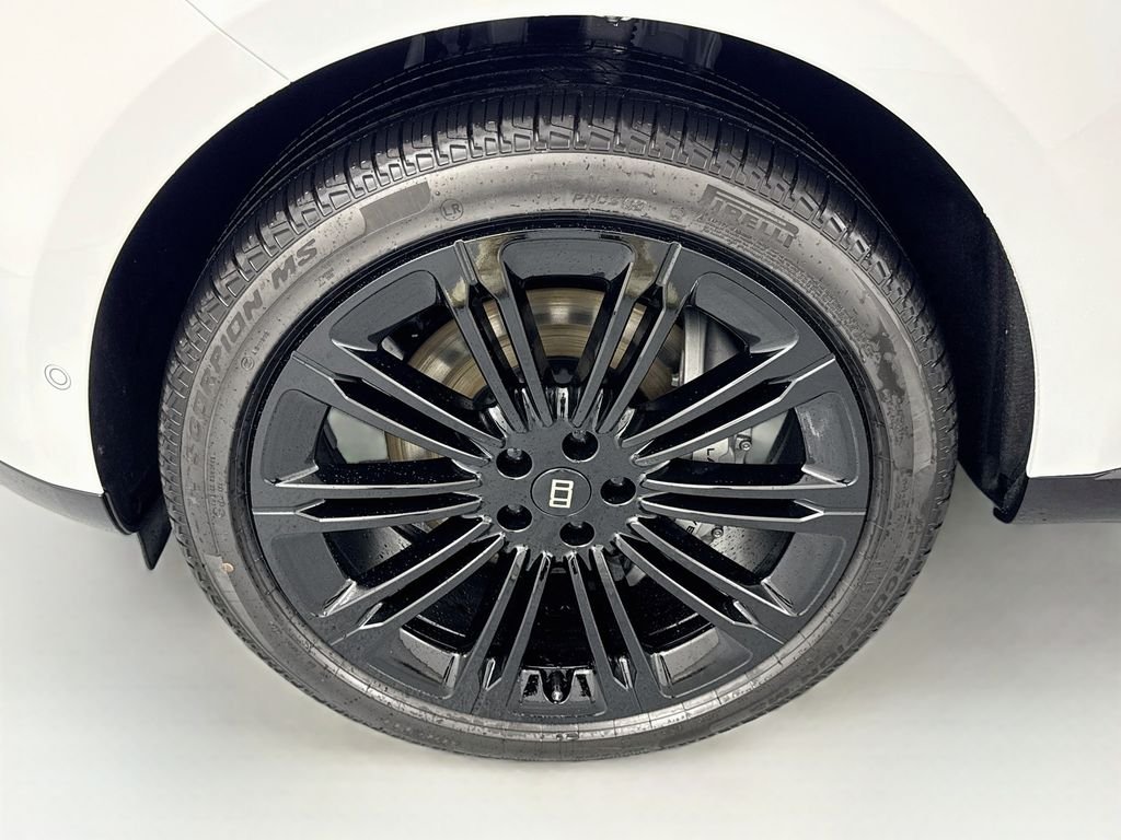New 2027 Fuji White Land Rover SE image 33